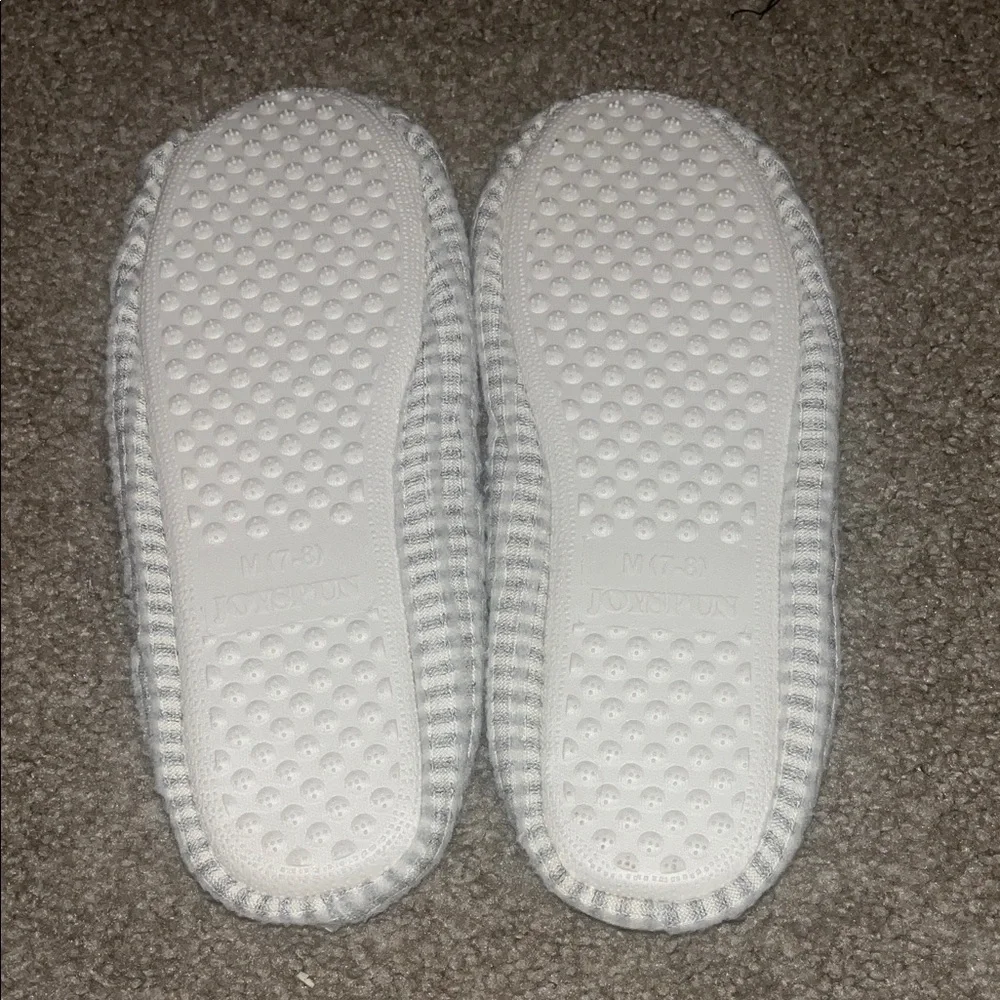 Cozy Gray Checkered Slippers with Bows New without tag - Picture 2 of 2